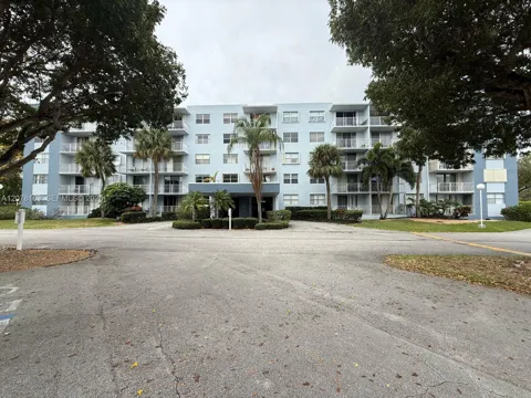 500 Executive Center Dr #4J