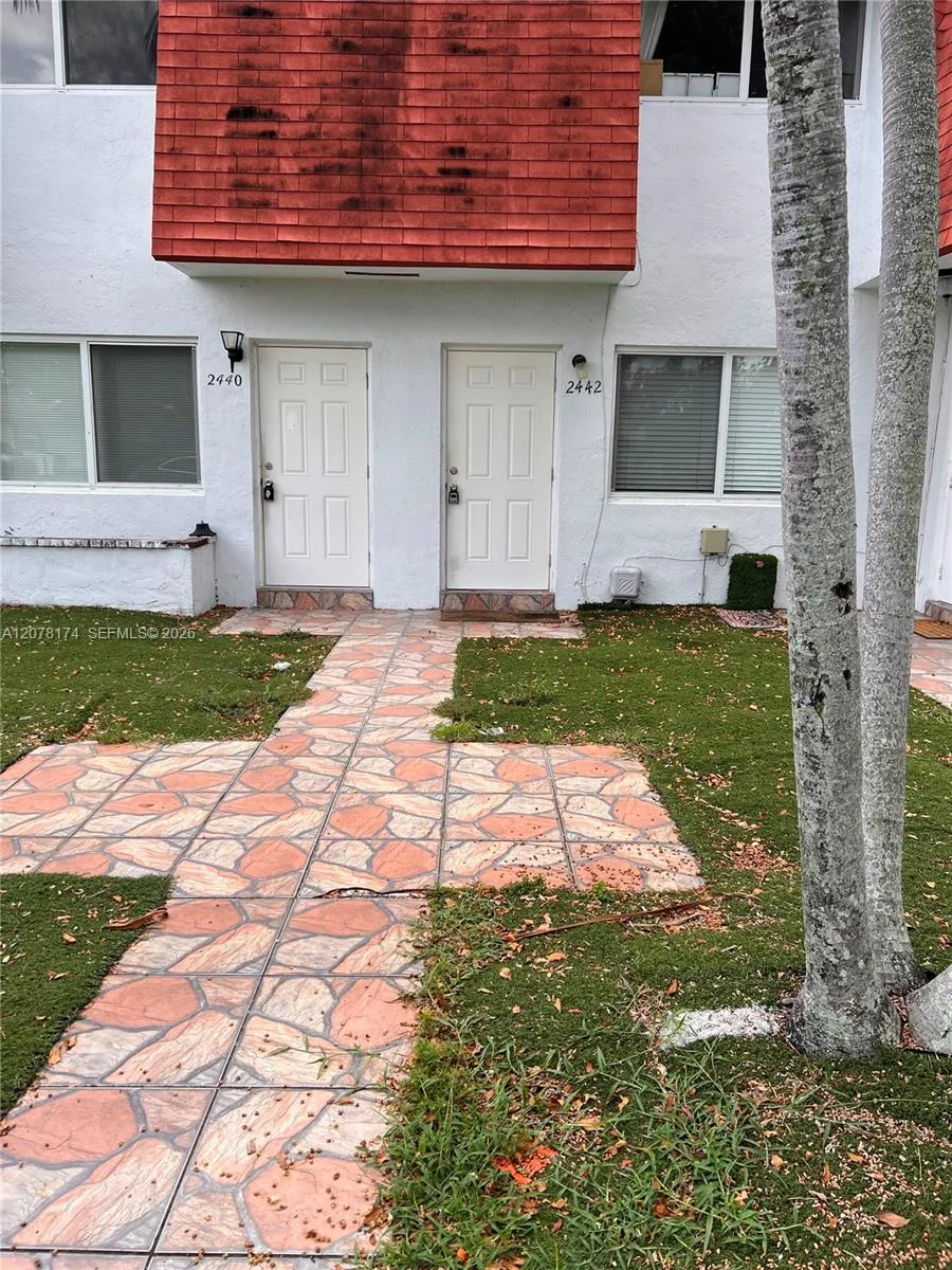 2442 SW 58 Dania Beach, FL 33312