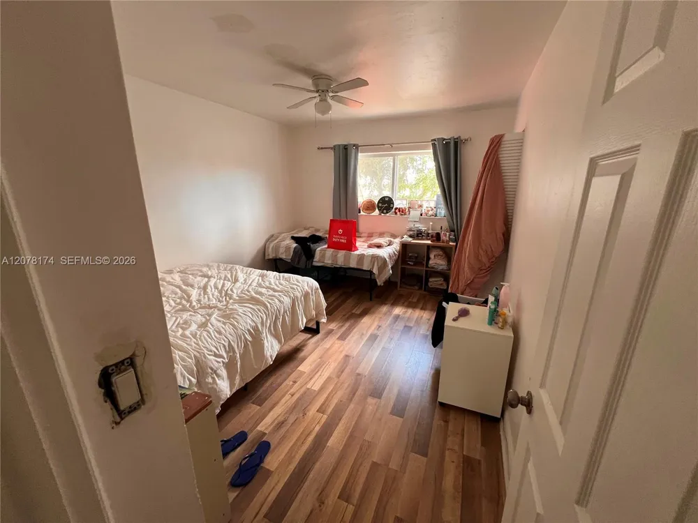 2442 SW 58 Dania Beach, FL 33312