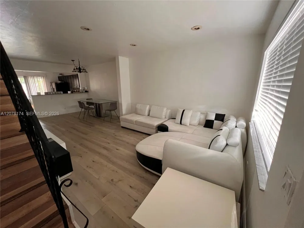 2442 SW 58 Dania Beach, FL 33312