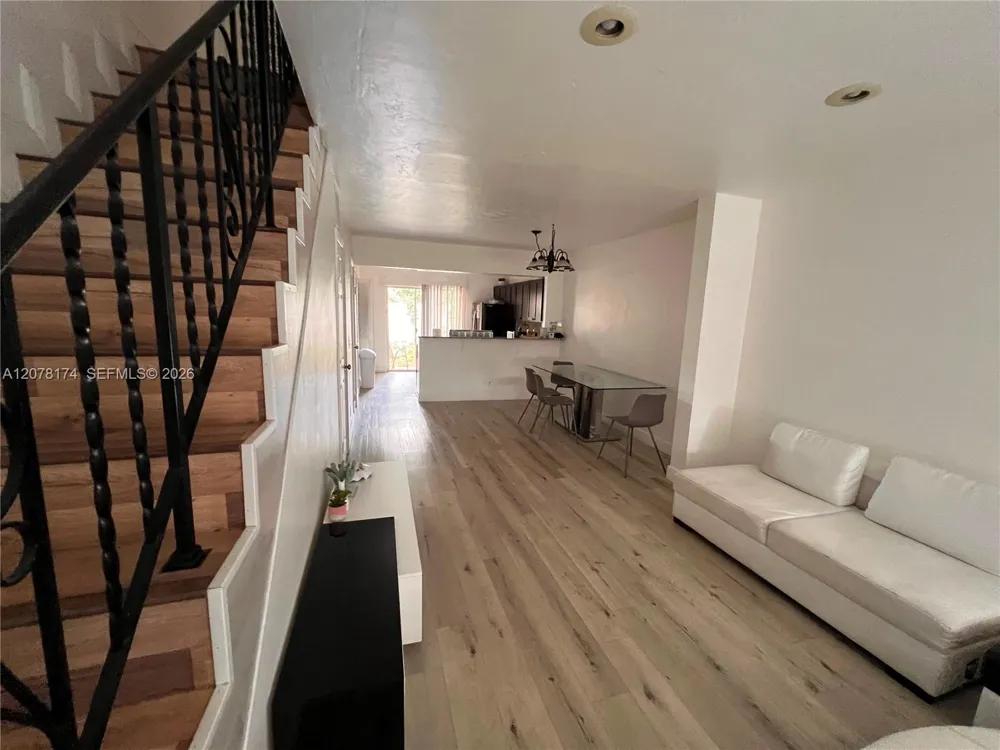 2442 SW 58 Dania Beach, FL 33312