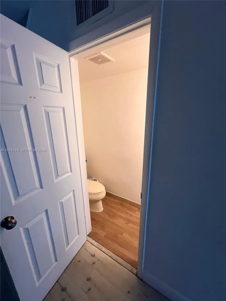 2442 SW 58 Dania Beach, FL 33312