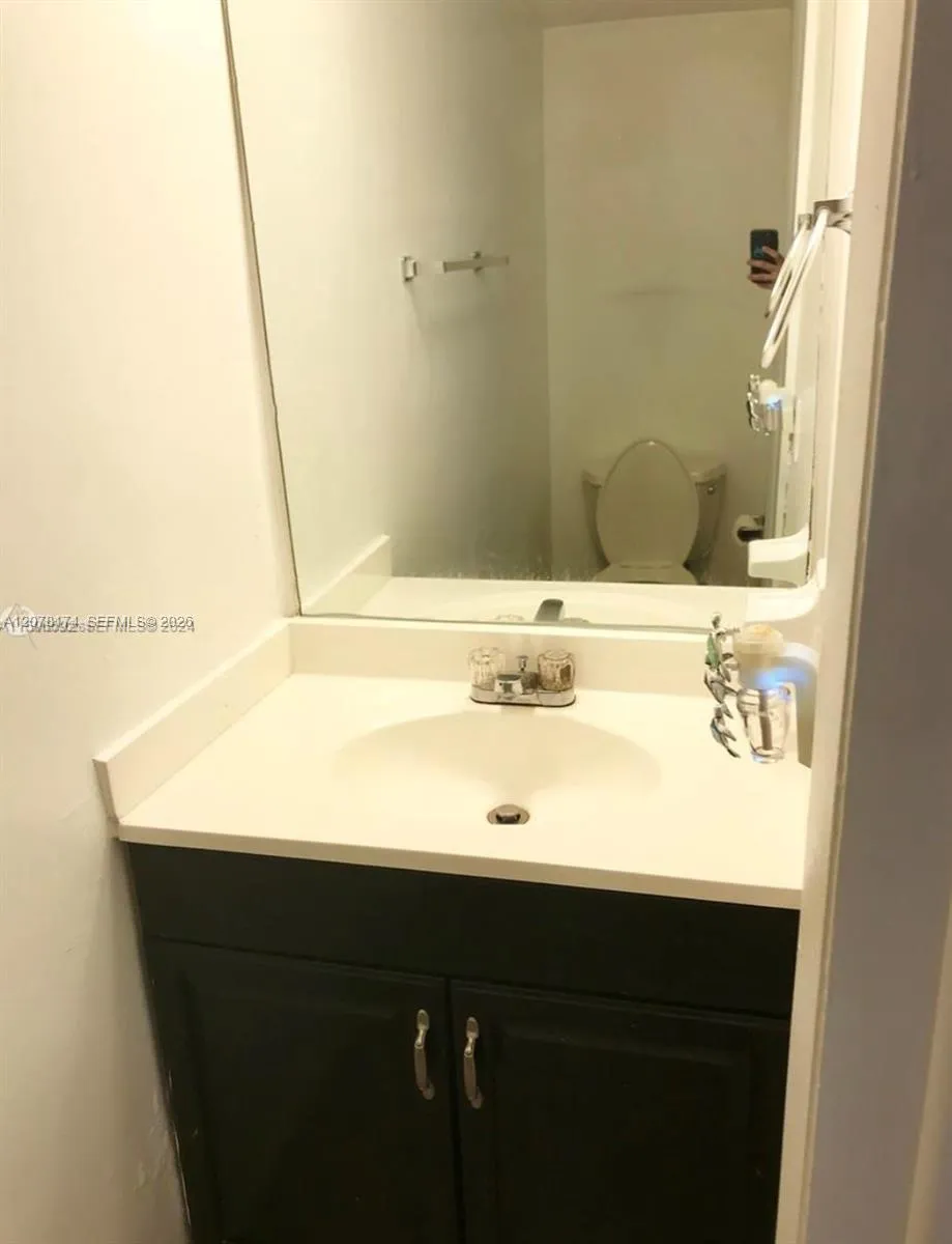 2442 SW 58 Dania Beach, FL 33312