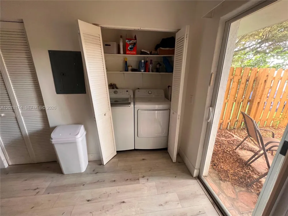 2442 SW 58 Dania Beach, FL 33312