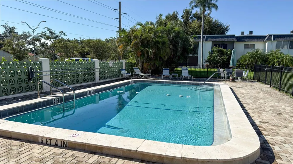 3500 BENEVA ROAD #306 Sarasota, FL 34232