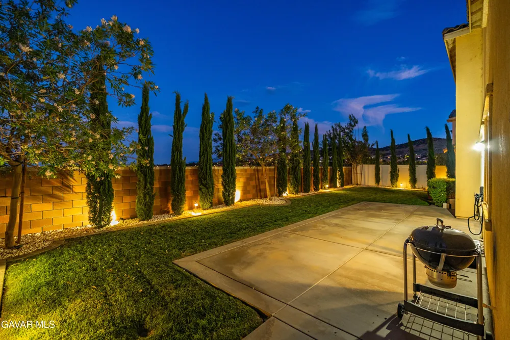 39028 Mondell Pine Avenue Palmdale, CA 93551