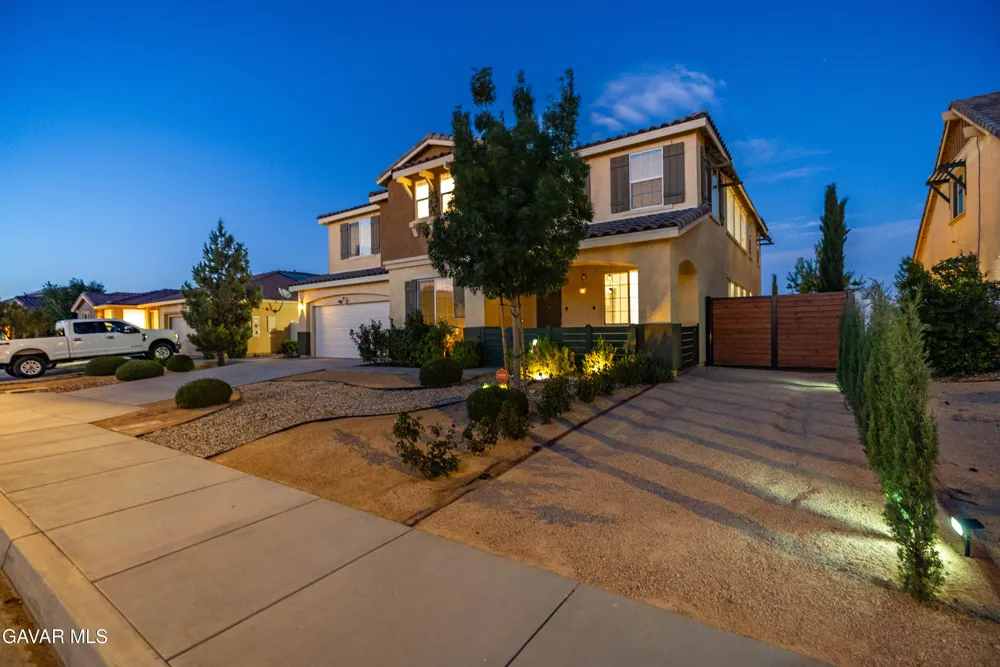 39028 Mondell Pine Avenue Palmdale, CA 93551