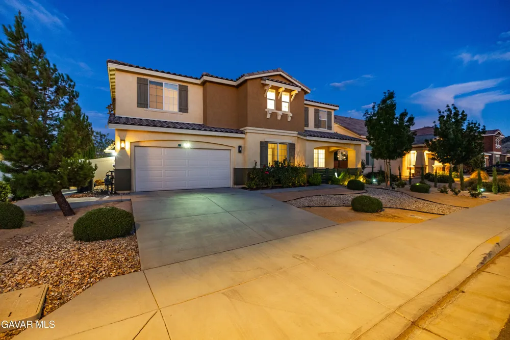 39028 Mondell Pine Avenue Palmdale, CA 93551