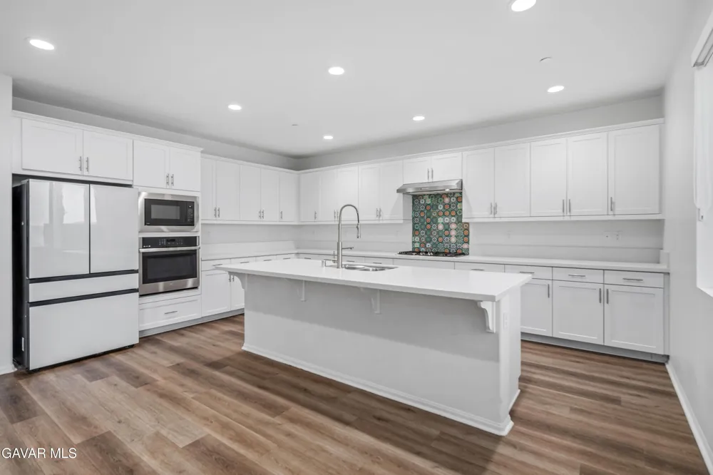 39028 Mondell Pine Avenue Palmdale, CA 93551