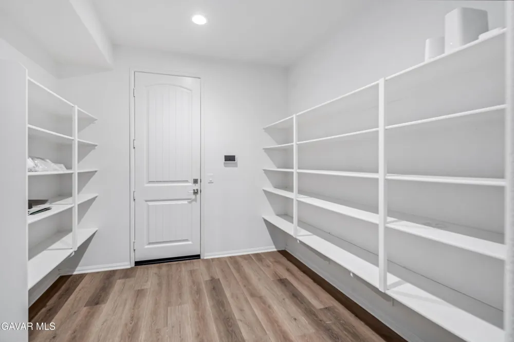 39028 Mondell Pine Avenue Palmdale, CA 93551