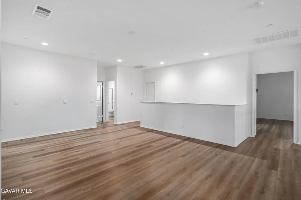 39028 Mondell Pine Avenue Palmdale, CA 93551