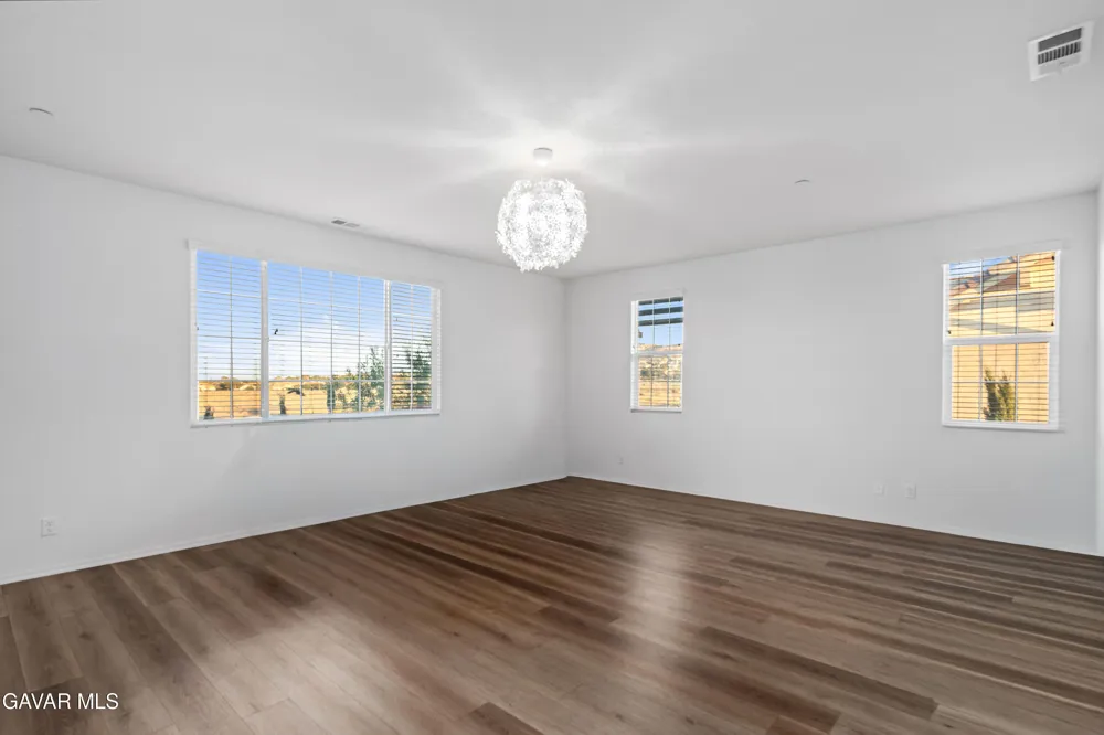 39028 Mondell Pine Avenue Palmdale, CA 93551