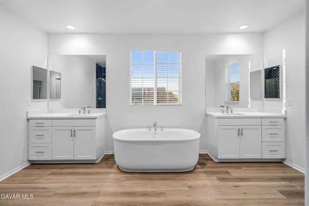 39028 Mondell Pine Avenue Palmdale, CA 93551