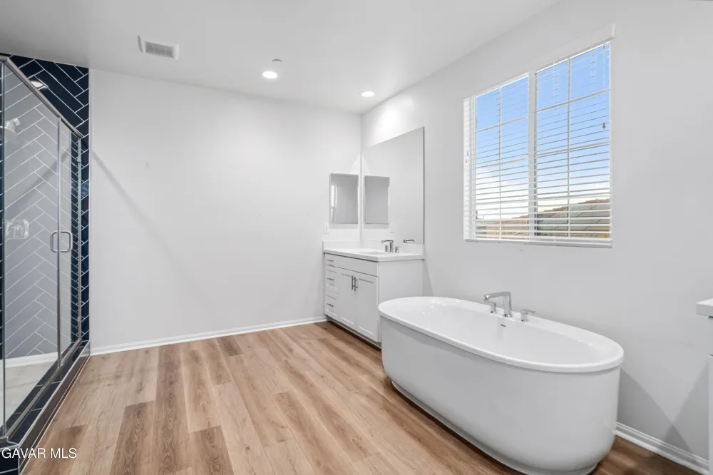 39028 Mondell Pine Avenue Palmdale, CA 93551