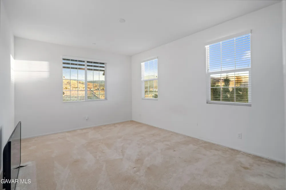 39028 Mondell Pine Avenue Palmdale, CA 93551