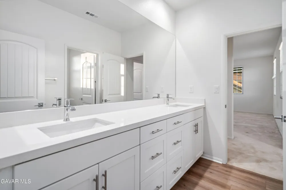 39028 Mondell Pine Avenue Palmdale, CA 93551