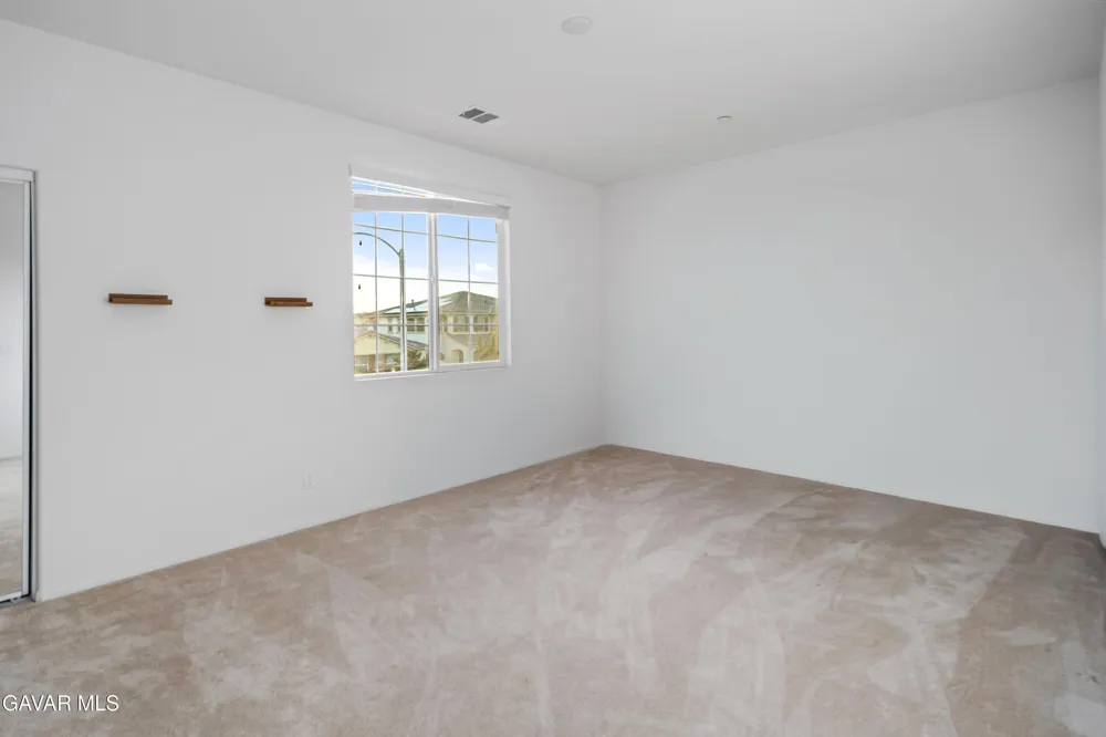 39028 Mondell Pine Avenue Palmdale, CA 93551