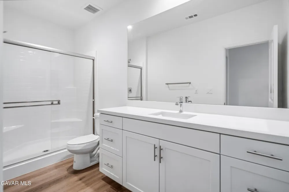 39028 Mondell Pine Avenue Palmdale, CA 93551