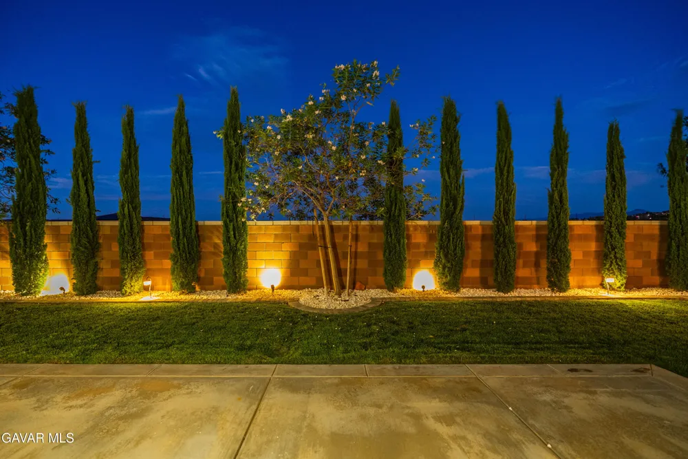 39028 Mondell Pine Avenue Palmdale, CA 93551