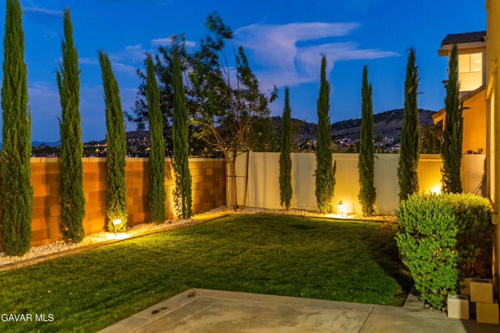 39028 Mondell Pine Avenue Palmdale, CA 93551