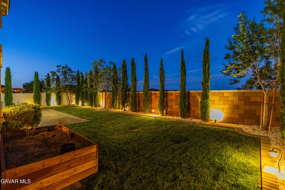 39028 Mondell Pine Avenue Palmdale, CA 93551