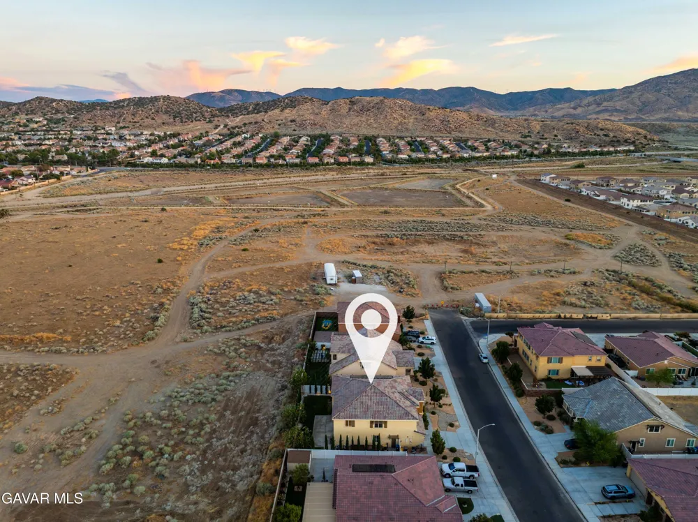39028 Mondell Pine Avenue Palmdale, CA 93551