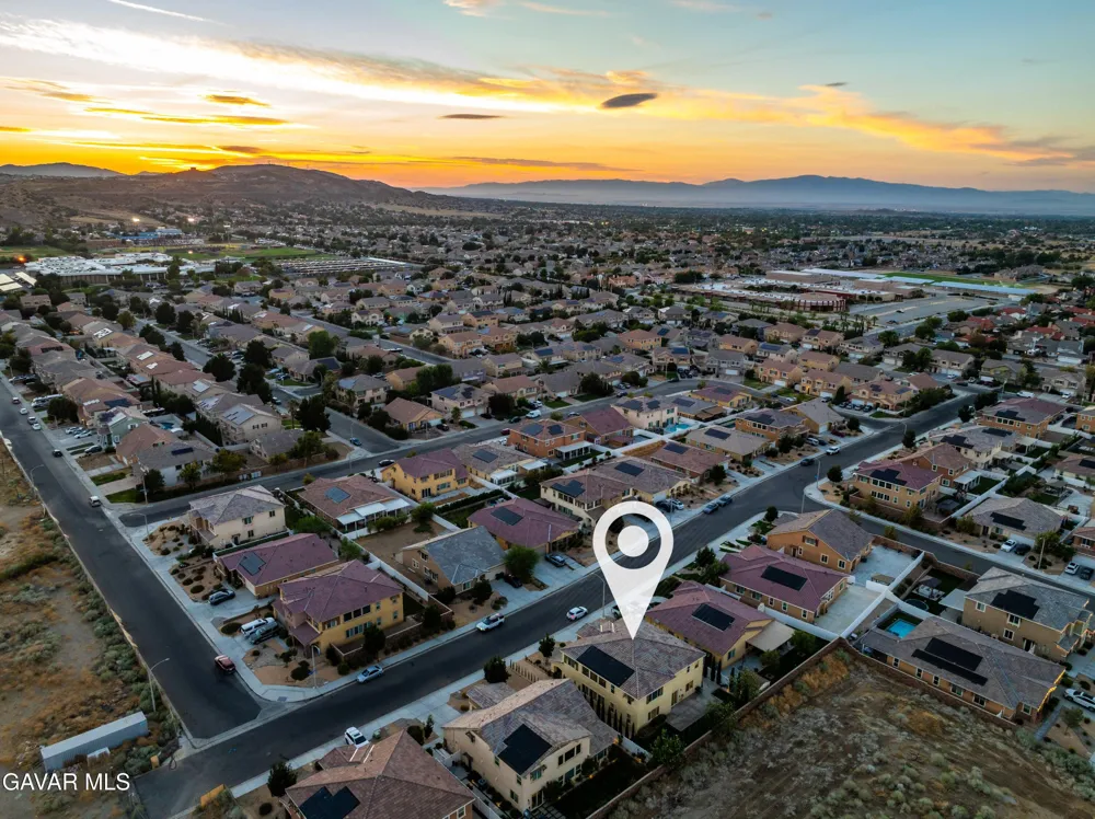 39028 Mondell Pine Avenue Palmdale, CA 93551