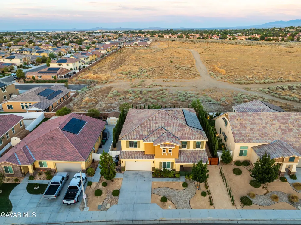 39028 Mondell Pine Avenue Palmdale, CA 93551