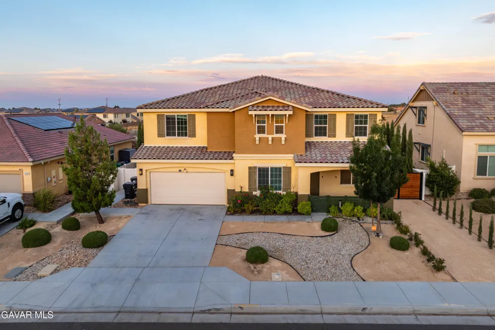 39028 Mondell Pine Avenue Palmdale, CA 93551