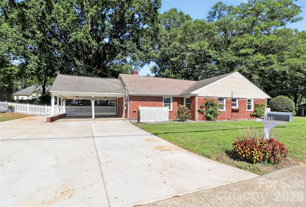 704 Lancaster Avenue Monroe, NC 28112