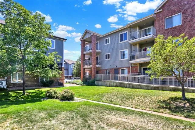 2895 W Riverwalk Circle #215 Littleton, CO 80123