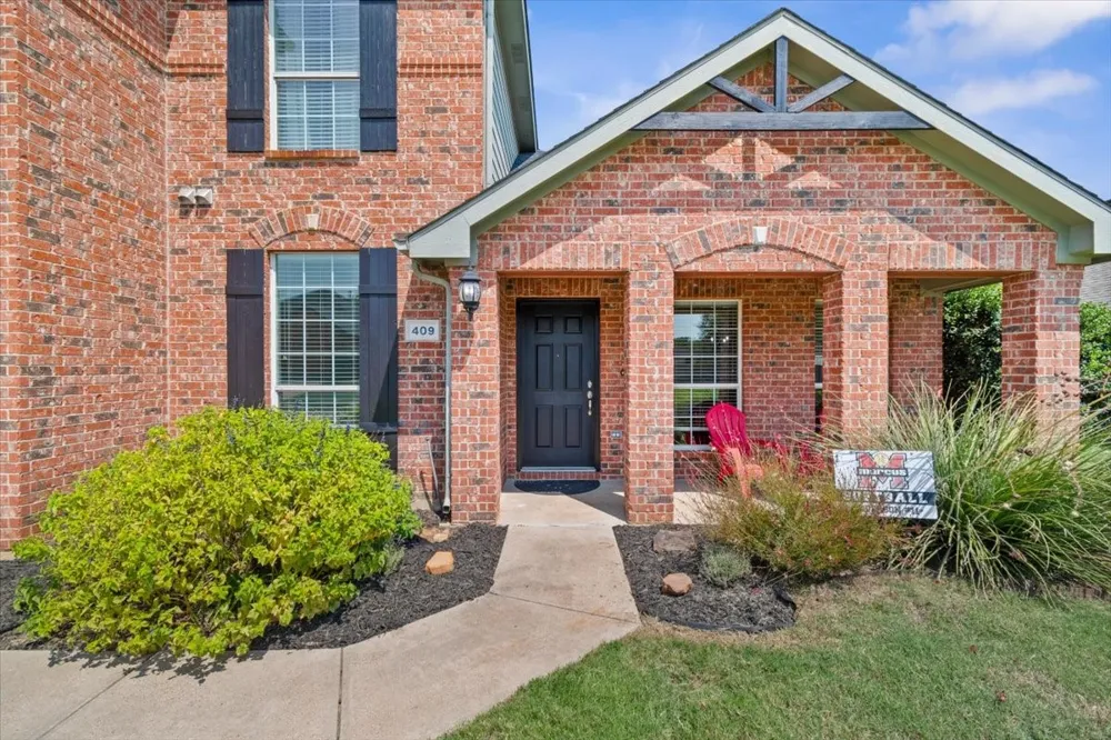409 Springtree Road Lake Dallas, TX 75065