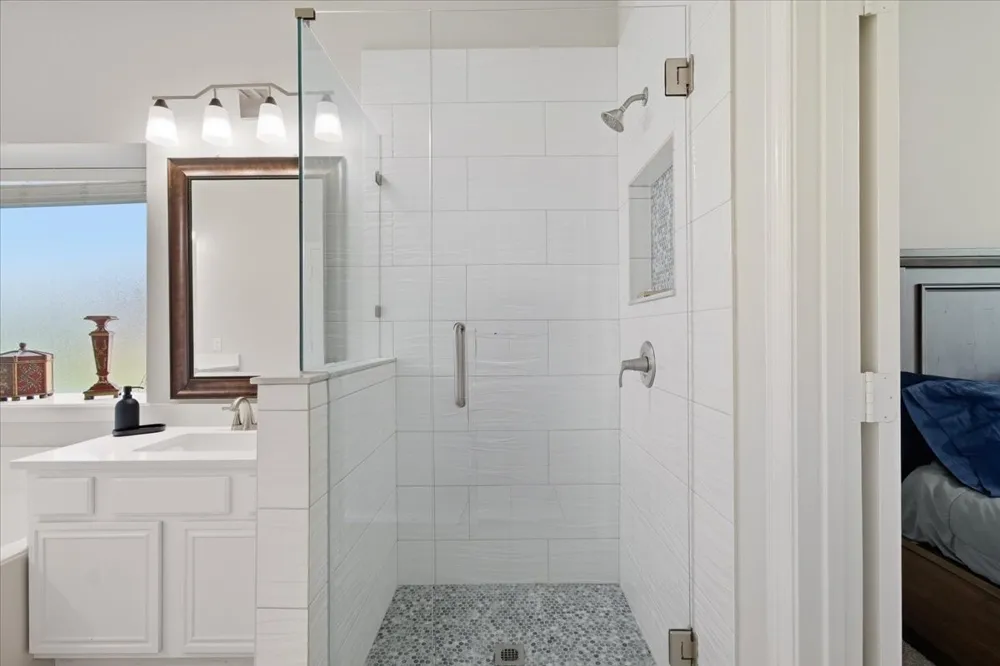 409 Springtree Road Lake Dallas, TX 75065
