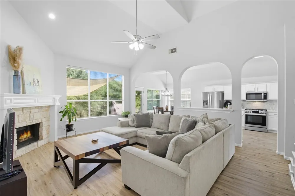 409 Springtree Road Lake Dallas, TX 75065