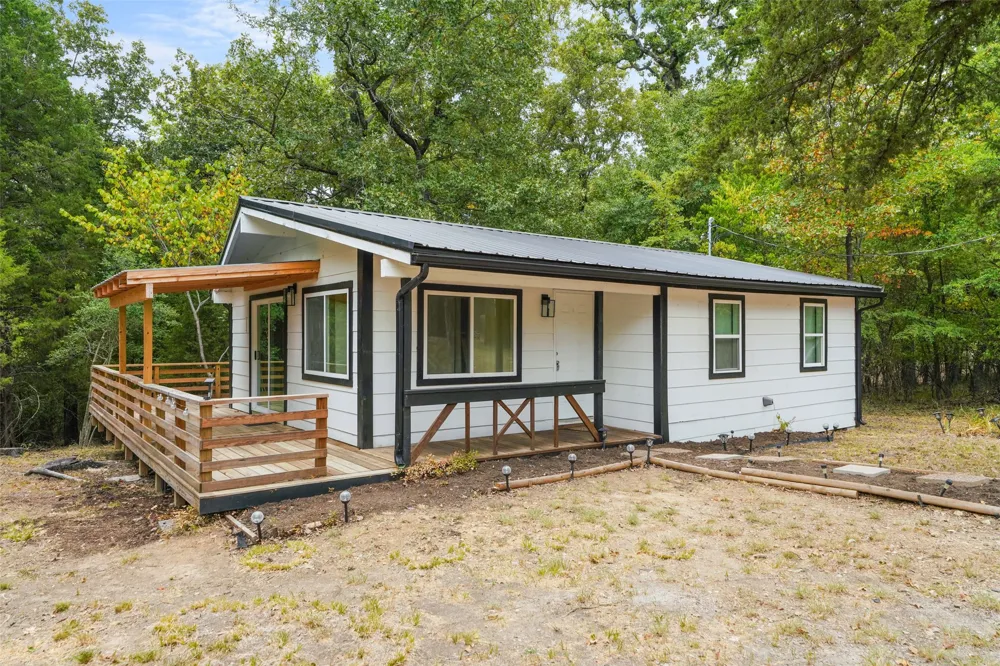 110 Fawn Mabank, TX 75156
