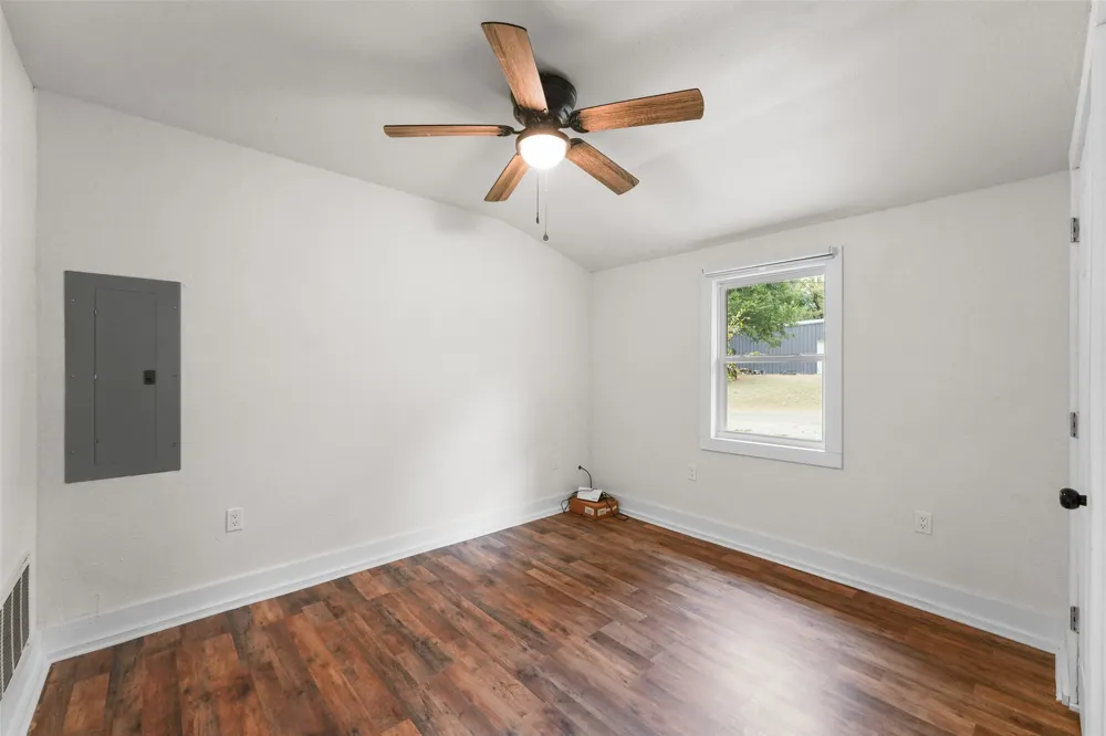110 Fawn Mabank, TX 75156