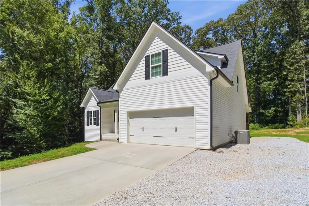 522 Mountain Creek Drive Maysville, GA 30558