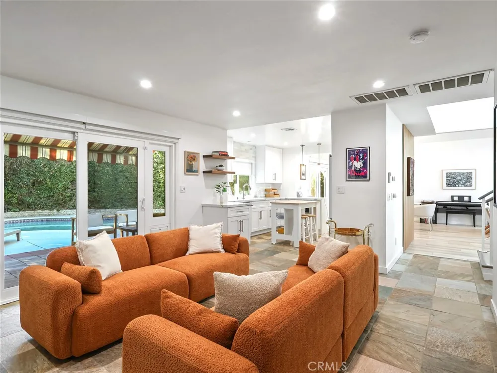 7819 Goldmine Lane Lake Balboa, CA 91406