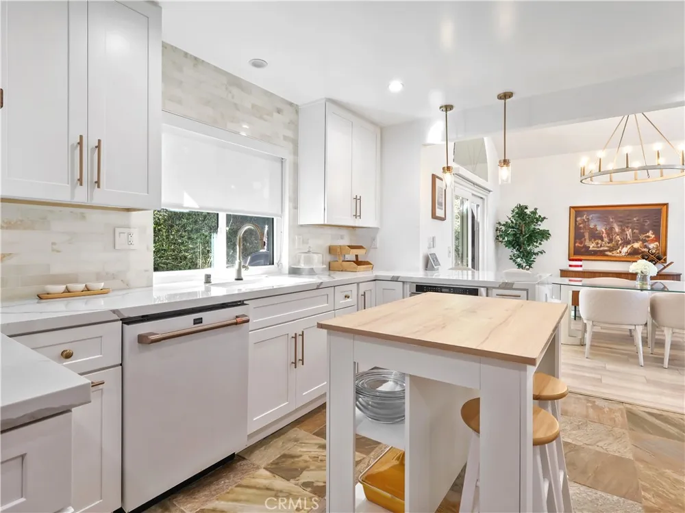 7819 Goldmine Lane Lake Balboa, CA 91406