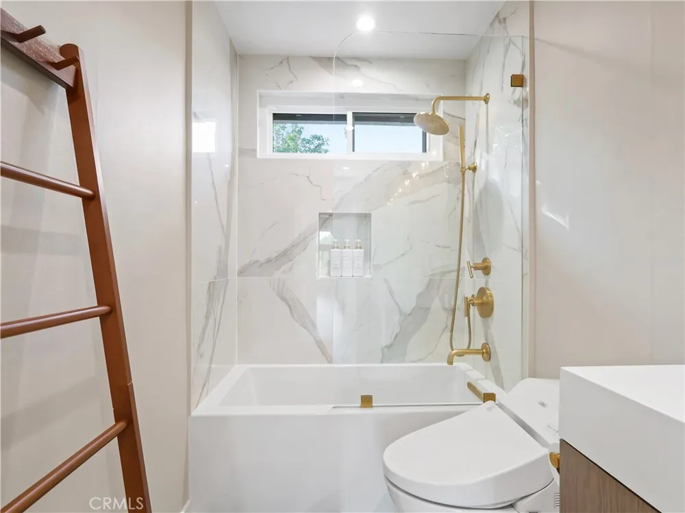 7819 Goldmine Lane Lake Balboa, CA 91406