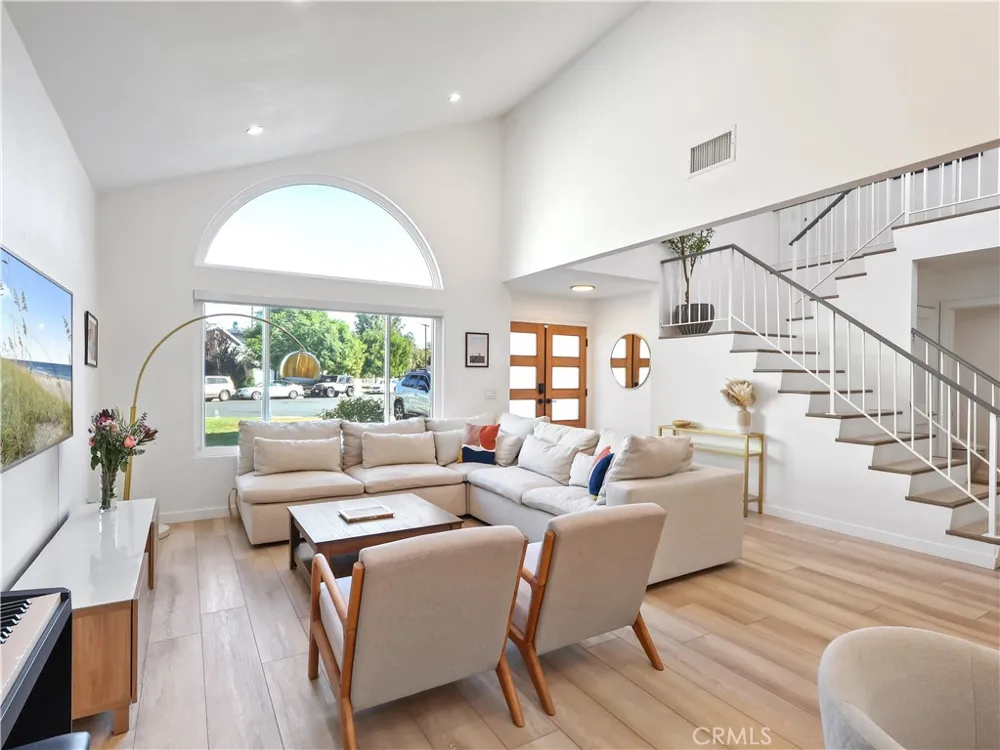 7819 Goldmine Lane Lake Balboa, CA 91406