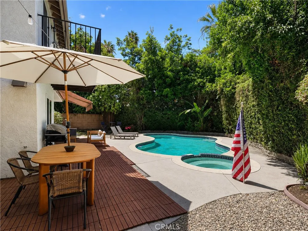 7819 Goldmine Lane Lake Balboa, CA 91406