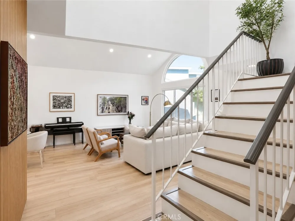 7819 Goldmine Lane Lake Balboa, CA 91406