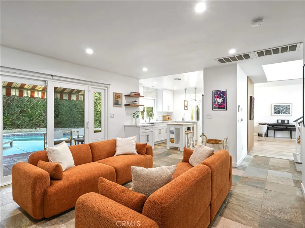 7819 Goldmine Lane Lake Balboa, CA 91406