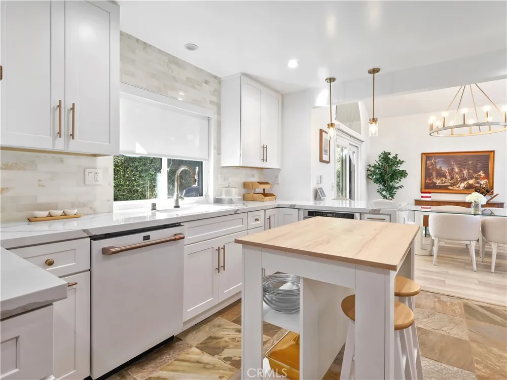 7819 Goldmine Lane Lake Balboa, CA 91406