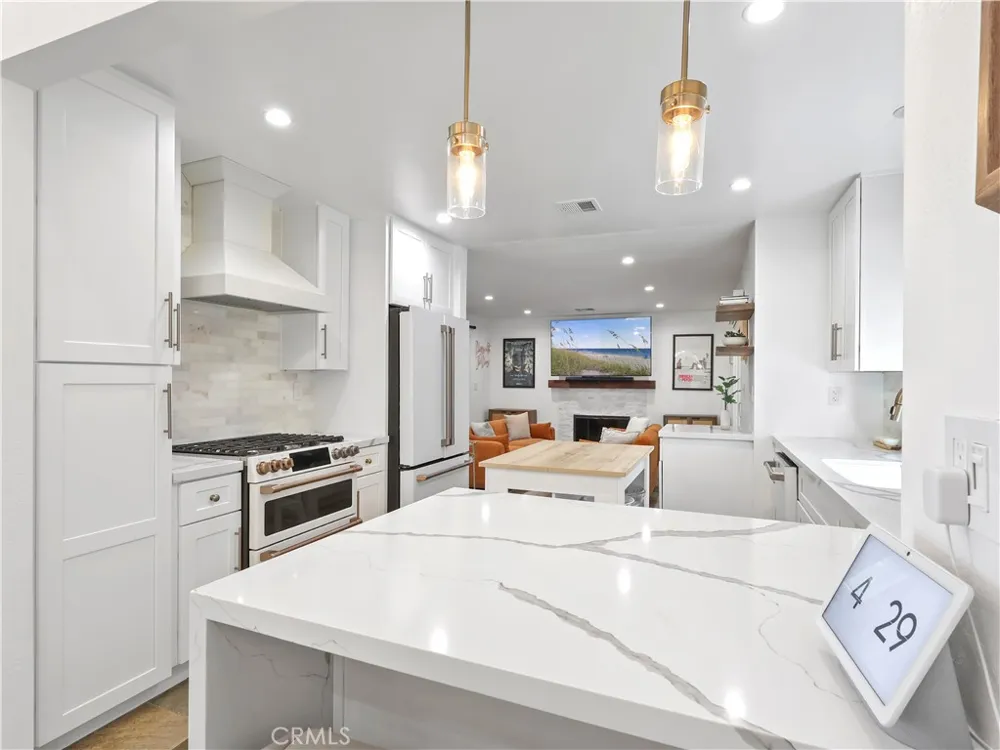 7819 Goldmine Lane Lake Balboa, CA 91406