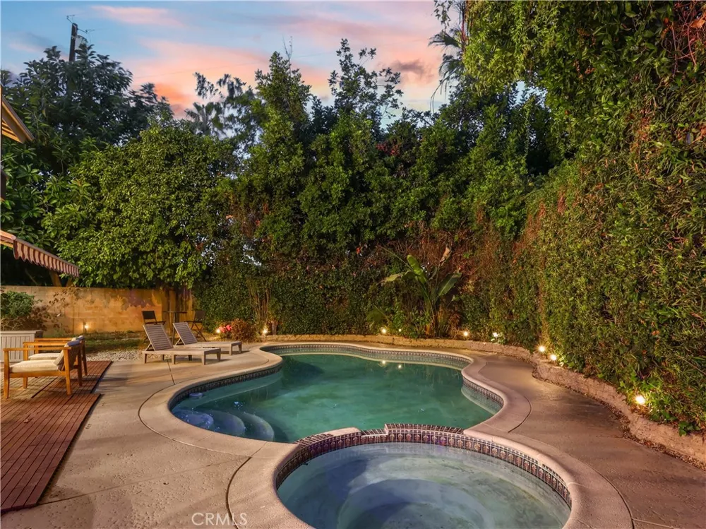 7819 Goldmine Lane Lake Balboa, CA 91406