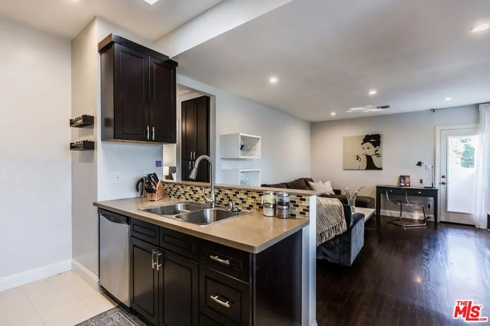 4409 IRVINE AVENUE North Hollywood, CA 91602