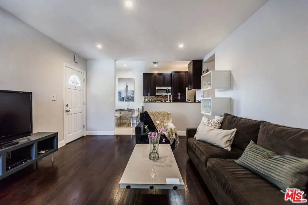 4409 IRVINE AVENUE North Hollywood, CA 91602