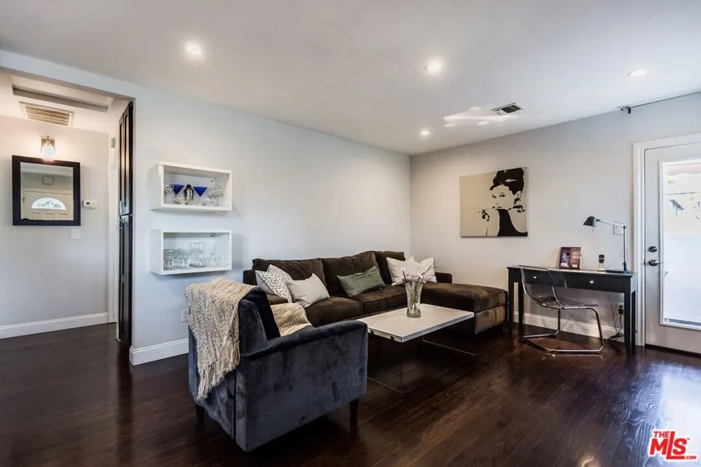 4409 IRVINE AVENUE North Hollywood, CA 91602